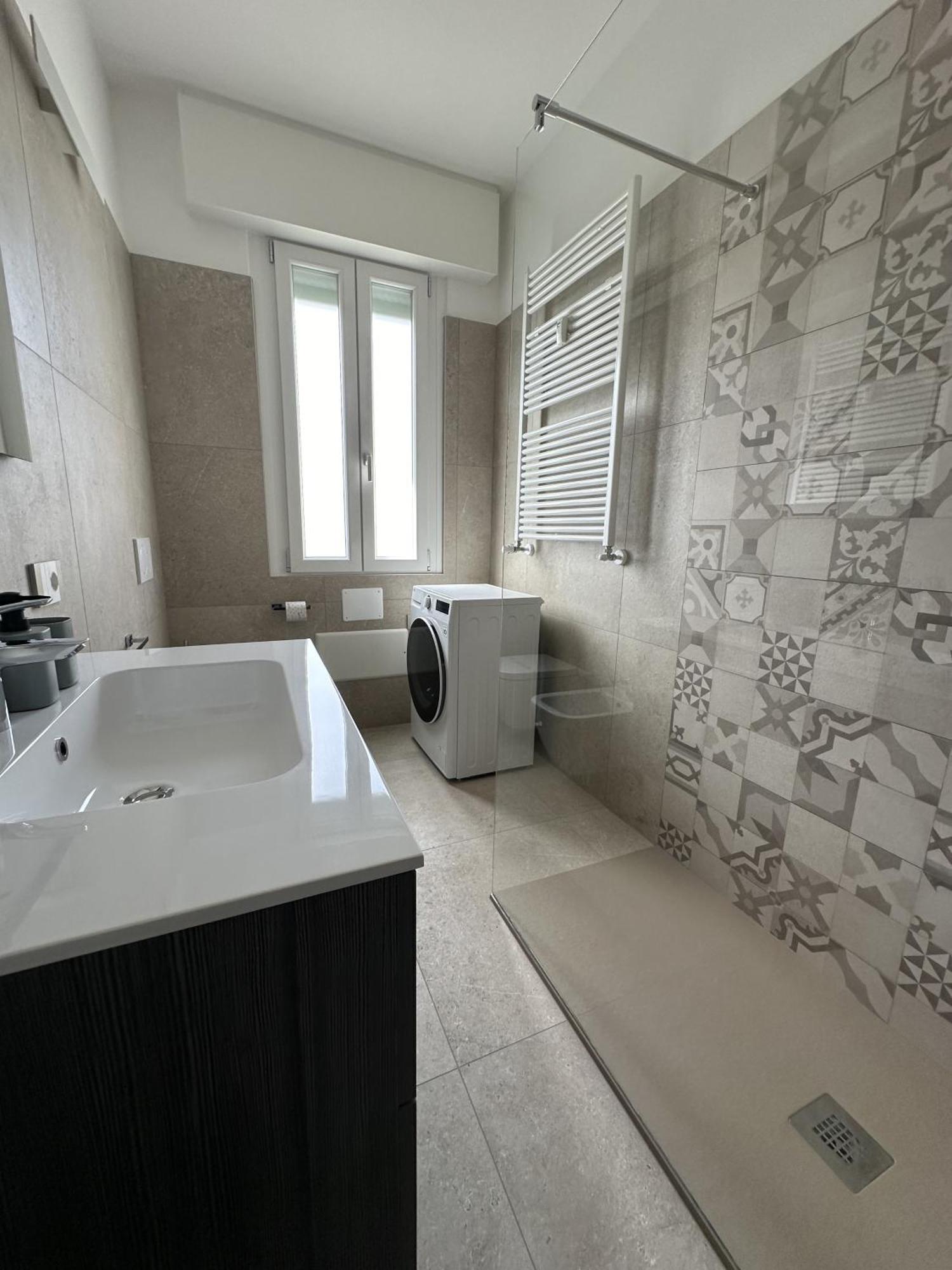 Appartamento Deluxe Fronte Ospedale Леняго Екстериор снимка