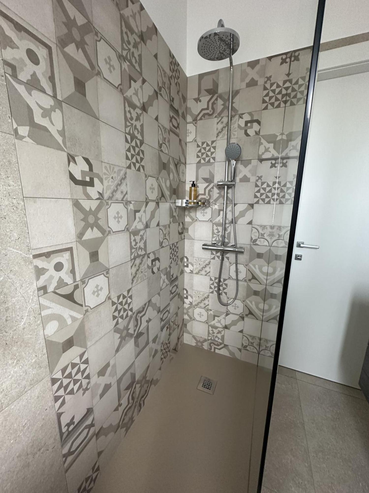 Appartamento Deluxe Fronte Ospedale Леняго Екстериор снимка