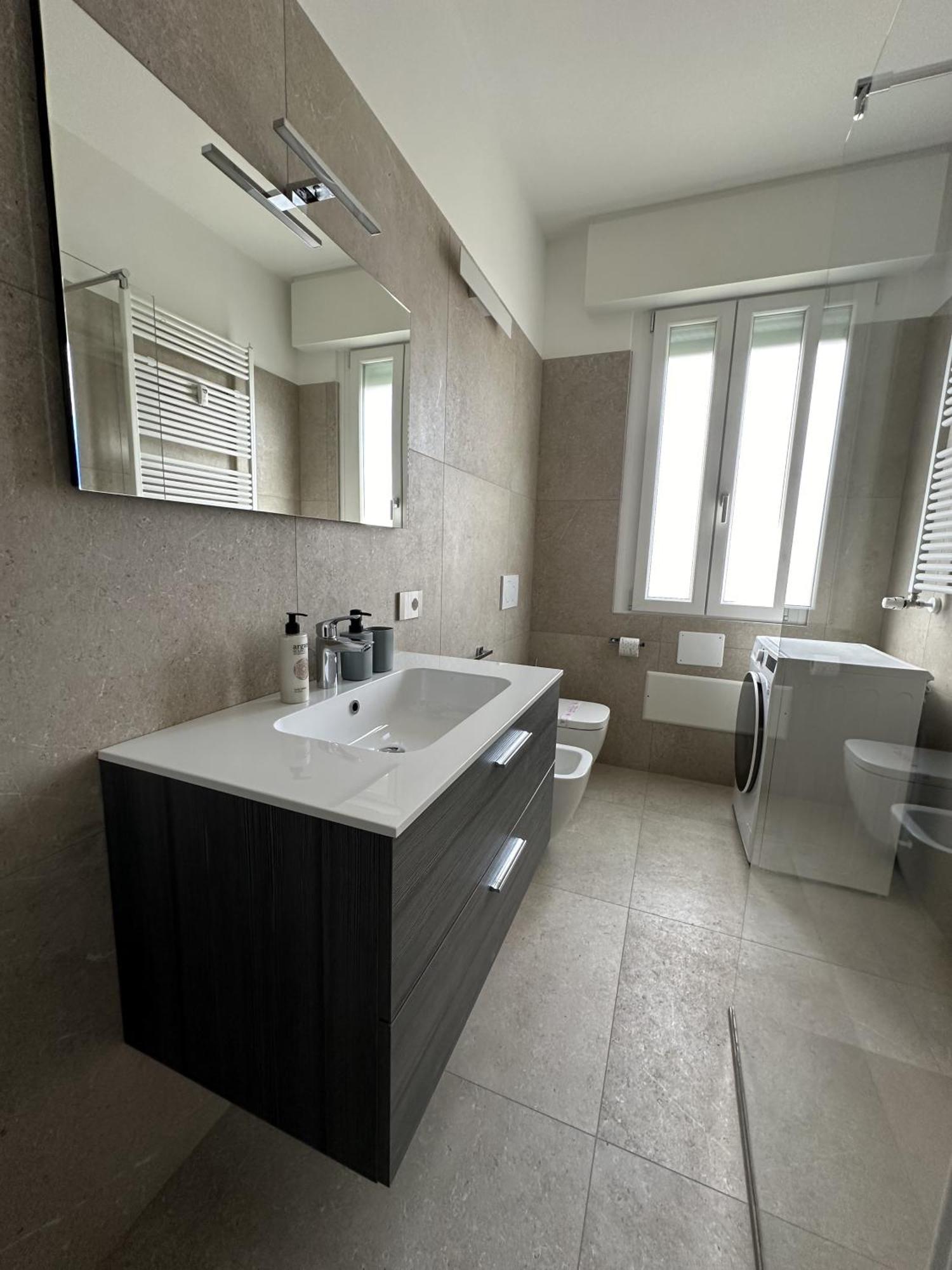 Appartamento Deluxe Fronte Ospedale Леняго Екстериор снимка