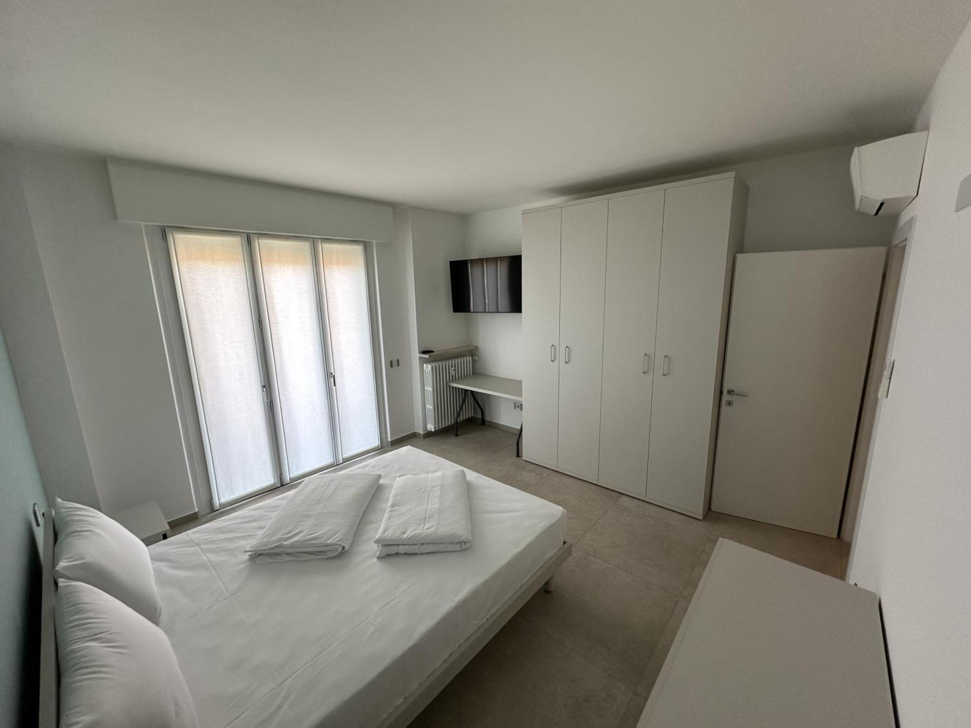 Appartamento Deluxe Fronte Ospedale Леняго Екстериор снимка