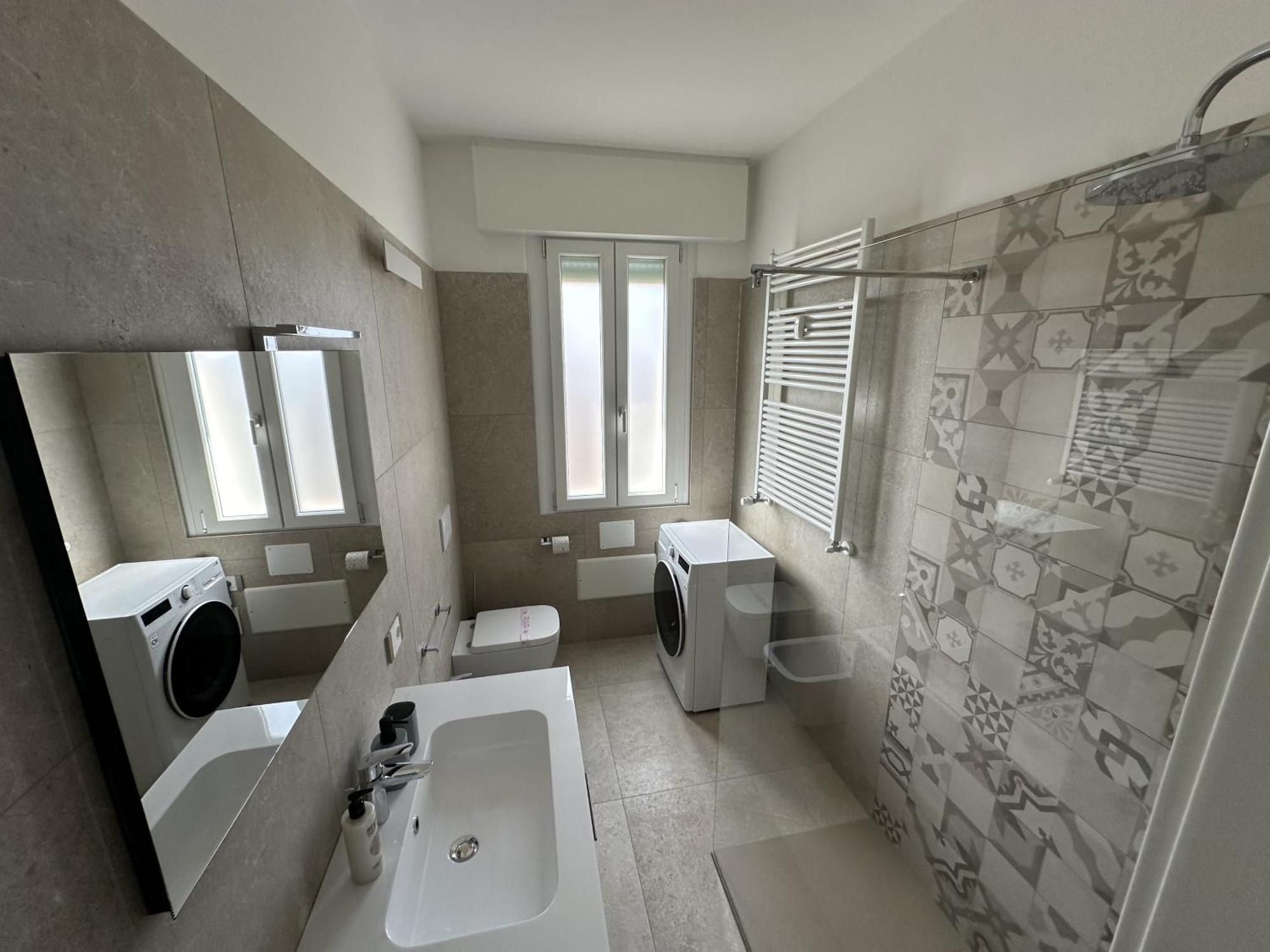 Appartamento Deluxe Fronte Ospedale Леняго Екстериор снимка