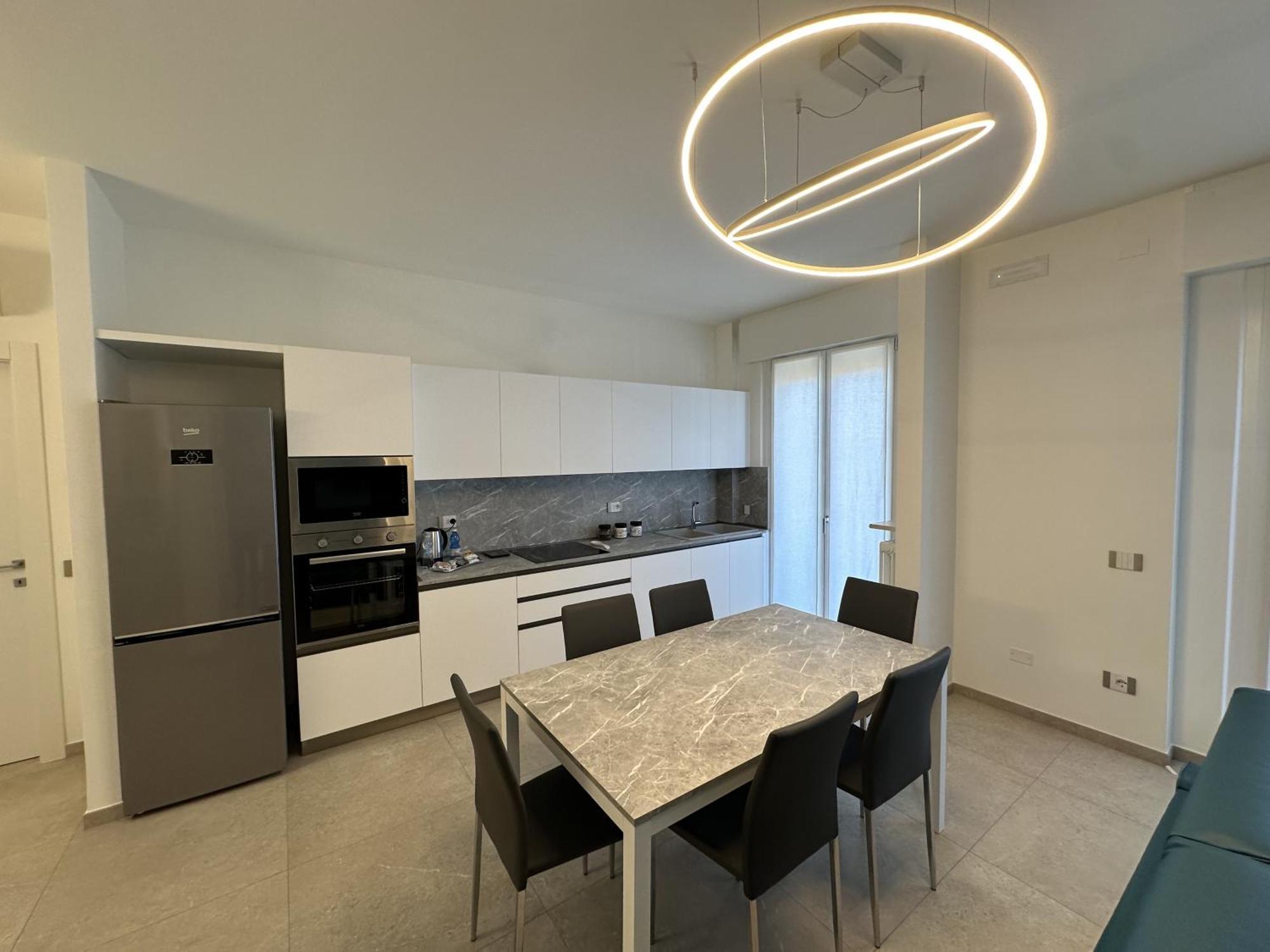 Appartamento Deluxe Fronte Ospedale Леняго Екстериор снимка